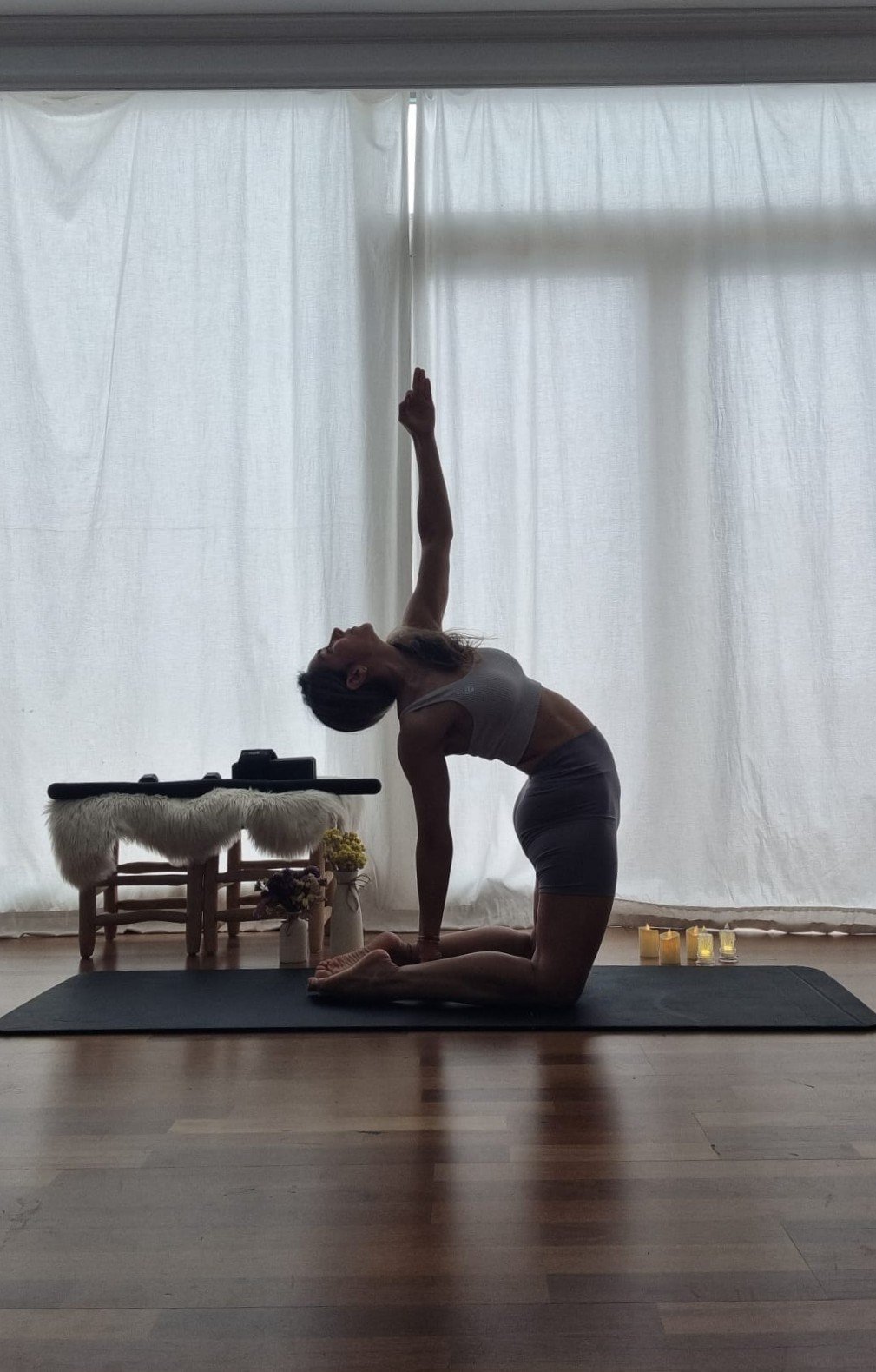 Clase de Vinyasa Yoga en Studio 71 Sitges